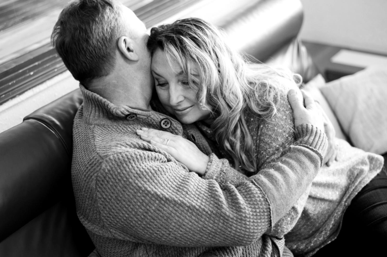 Famiglia che affronta insieme un momento di dialogo